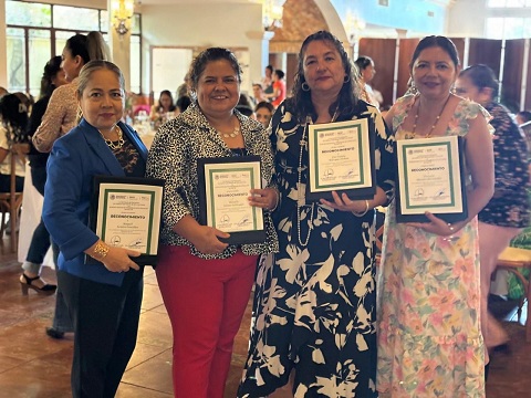 Reconocen a Educadoras de la Huasteca Potosina