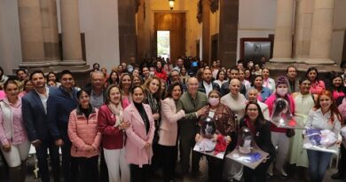 “Todos los días son rosas, días de mujeres fuertes que no caminan solas”: Presidenta del DIF Municipal, Estela Arriaga Márquez