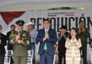 Ricardo Gallardo asiste al desfile Conmemorativo de la Revolución