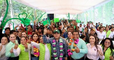 Ricardo Gallardo entrega el camino Retroceso-Guaxcuaco en Tamazunchale