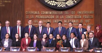 Ricardo Gallardo  asiste a Conmemoración del 108 Aniversario de 1917