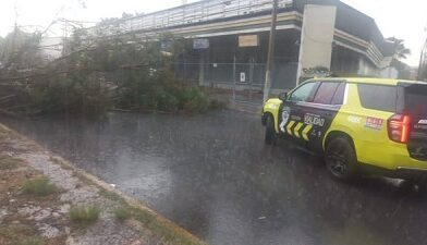 Tromba de lluvia  sorprende a los habitantes de la ciudad de  San Luis Potosí.