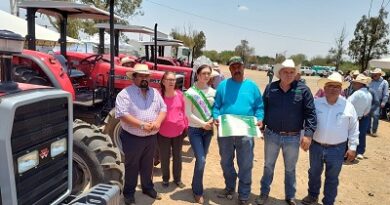 Maquinaria y tubería con apoyo sin límites al Campo