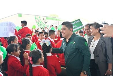 Madres de Soledenses celebran reconstrucción de Escuela  en Soledad