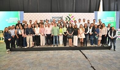 Ricardo Gallardo anuncia 10 mil chips más de internet gratuito para Estudiantes