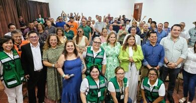 Vallenses celebran trabajo y apoyos de Ricardo Gallardo