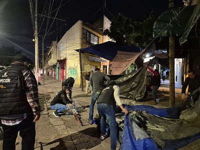 Comercio retira estructuras de puestos ambulantes por incumplimiento de indicaciones