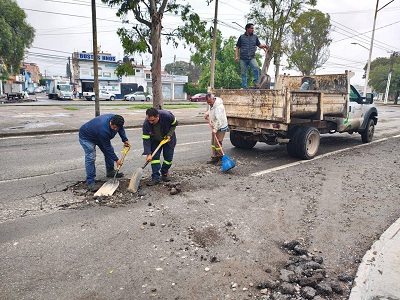 Más de una decena de calles reciben bacheo emergente por lluvias en distintos puntos de la ciudad