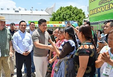 En Gira de trabajo, Ricardo Gallardo fortalece a familias potosinas