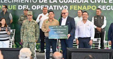 Ricardo Gallardo entrega  patrullas y helicóptero a las y los Potosinos