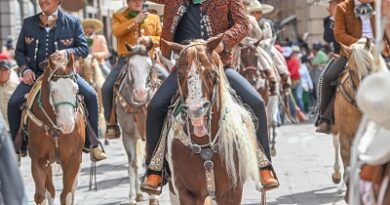 Encabeza Ricardo Gallardo desfile conmemorativo de la Independencia de México