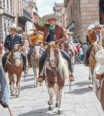 Encabeza Ricardo Gallardo desfile conmemorativo de la Independencia de México