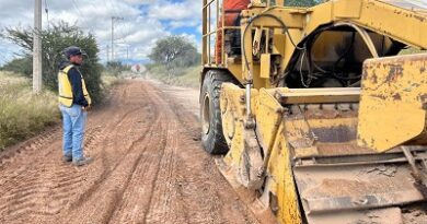 Gobierno de la Capital repara camino de La Pila a Cerritos