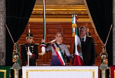 ¡Historico ! Presidenta Claudia Sheinbaum encabeza Ceremonia del Grito de la Independencia ;primera mujer en 215 años