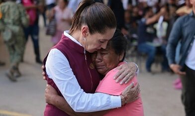 “No están solos”: Presidenta Claudia Sheinbaum  se reúne con el Pueblo de Veracruz  y Puebla  en entrega de apoyos por afectaciones de lluvias