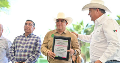 Ricardo Gallardo refuerza apoyo a Ganaderos y Agricultores con entrega de  equipamiento