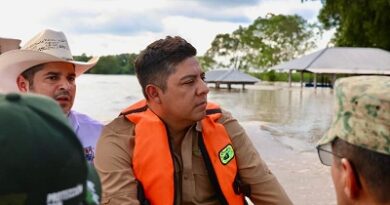 Ricardo Gallardo lleva apoyo a familias de damnificadas de la Huasteca