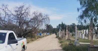 Gobierno de la Capital realiza renivelación de vialidades internas en el Panteón del Saucito