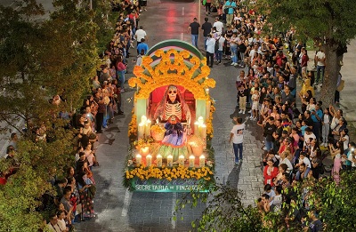 Espectacular desfile de Xantolo 2025 en la Capital  del Estado