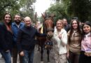 Alcalde Galindo jubila caballos de tracción: entrega motocarros a recolectores de basura