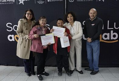 DIF Municipal impulsa a emprendedores del Mercadito Inclusivo con entrega de herramientas de cobro digital
