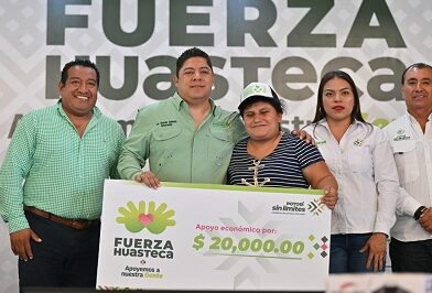 Ricardo Gallardo les cumple a damnificados  de Tamazunchale y Matlapa con programa “Fuerza Huasteca”