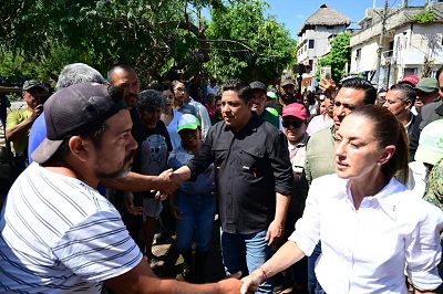 Claudia Sheinbaum y Ricardo Gallardo entregan más apoyo y supervisan labores de limpieza en Tamazunchale