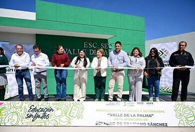 Ricardo Gallardo entrega calles de concreto y una secundaria en Soledad