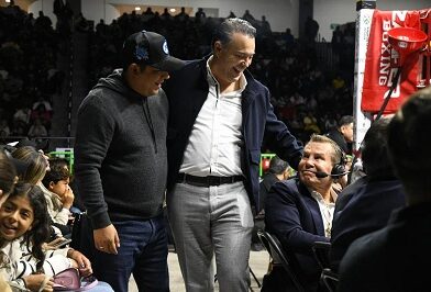 Velada de Campeones enciende La Arena Potosí