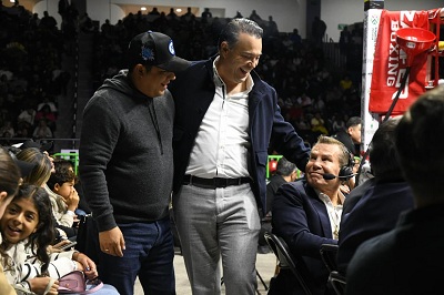 Velada de Campeones enciende La Arena Potosí