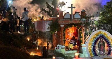 Xantolo revive la Huasteca con color , música y tradición