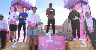 Para atletas kenianos en la rama varonil y femenil, el triunfo del Medio Maratón La Capital del Deporte 2025.