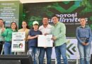 Ricardo Gallardo entrega terrenos y escrituras a familias de la Región Media