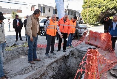 Avanza obra de drenaje en Av. Curie; Alcalde Galindo supervisa y destaca labor de Interapas