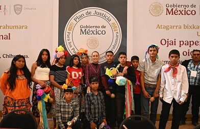 Presidenta Claudia Sheinbaum firma Restitucion de Tierras, Inaugura Centro Libre para Mujeres y conversa con jóvenes en gira por Chihuahua
