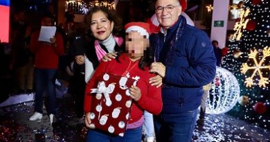 Espectacular Árbol Navideño ilumina la Unidad Administrativa Municipal