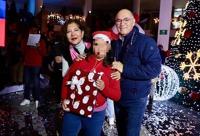 Espectacular Árbol Navideño ilumina la Unidad Administrativa Municipal