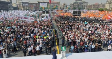 Ante 600 mil personas en el Zócalo,Presidenta Claudia Sheinbaum sostiene:México avanza con dignidad,con justicia, con unidad y con la fuerza invencible de su Pueblo