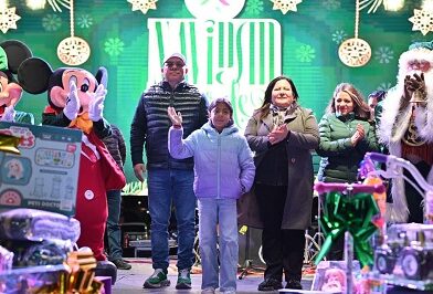 Ciudad Satélite  se ilumina y celebra la Navidad con Ricardo Gallardo