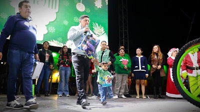 Ricardo Gallardo celebra con familias de la Región Media las Posadas Navideñas