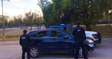 Policía de la Capital asegura camioneta con armas de uso exclusivo del Ejército al exterior del parque Tangamanga