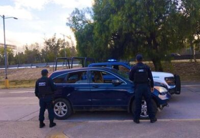 Policía de la Capital asegura camioneta con armas de uso exclusivo del Ejército al exterior del parque Tangamanga
