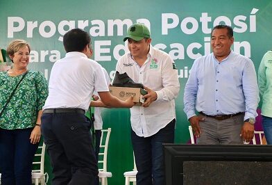 Impulsa Ricardo Gallardo apoyo sin límites a estudiantes en SLP