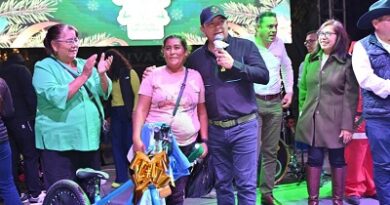 Conviven familias del Altiplano con Ricardo Gallardo en posadas navideñas