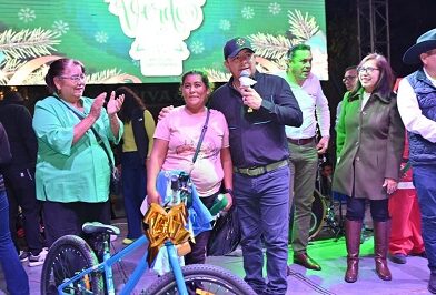 Conviven familias del Altiplano con Ricardo Gallardo en posadas navideñas