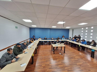 Loable esfuerzo de trabajadores municipales para mantener limpia la ciudad durante festividades navideñas