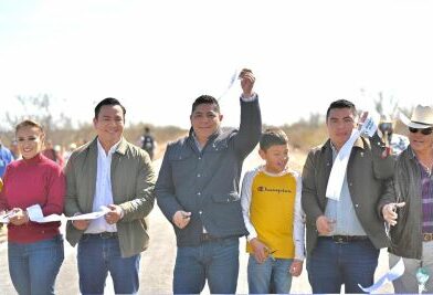 Ricardo Gallardo lleva apoyos sin límites a Santo Domingo y Charcas