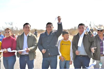 Ricardo Gallardo lleva apoyos sin límites a Santo Domingo y Charcas