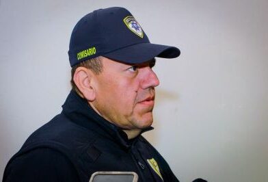 Policía de la Capital auxilia a mujer en labor de parto