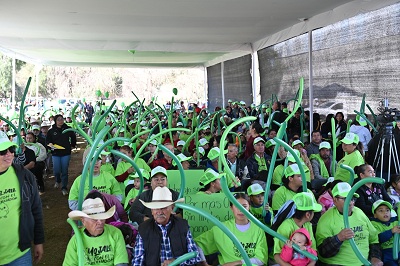 Reconocen potosinos a Ricardo Gallardo por iniciar reconstrucción de camino